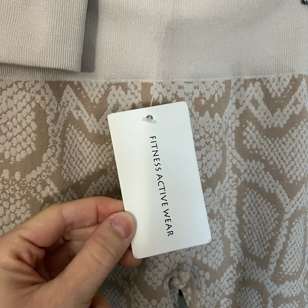 NEW Yoga Set- Matching Bra and Leggings - Picture 6 of 12